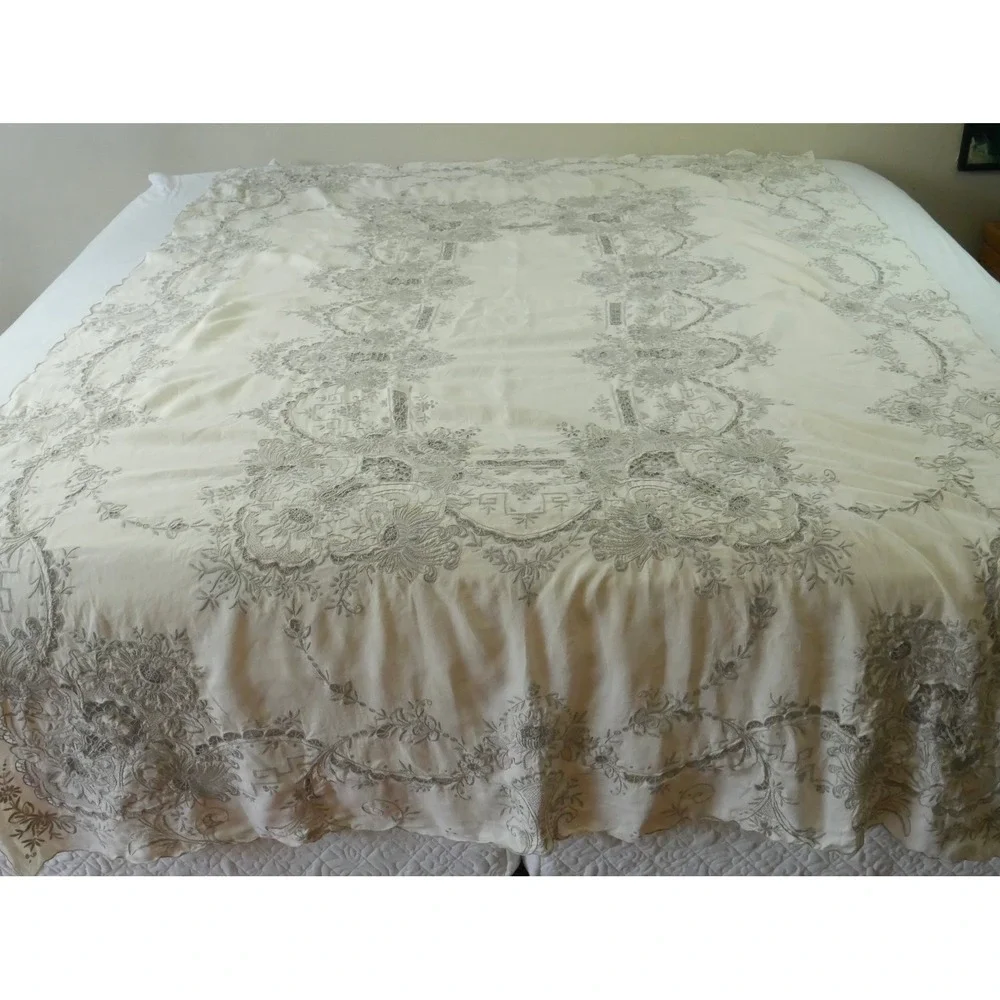 Vintage Madiera Embroidered Tablecloth Large Cutwork Lace Cream Floral 98 x 62